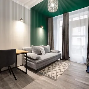 Modern Living Apartment - 3-Zimmer - Nuernberg Nord, Ruhige Seitenstrasse, Fusslaeufig Strassenbahn Apartment